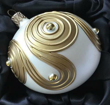 Koule bílá perleť se zlatým dekorem, 8 cm
