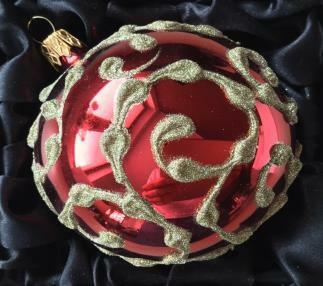 Koule červený lesk s ornamenty, 8 cm